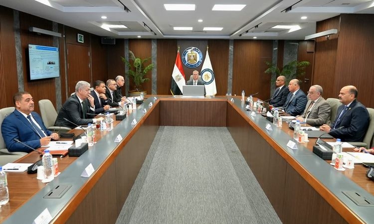وزير البترول يعقد اجتماعًا لمتابعة الموقف التنفيذي لمشروع مجمع شركة البحر الأحمر الوطنية للبتروكيماويات