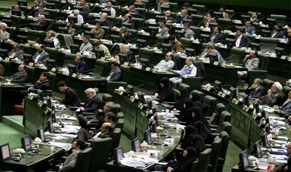 البرلمان الإيراني يوافق على مشروع إغلاق مضيق هرمز والقرار النهائي بيد القيادة الأمنية العليا