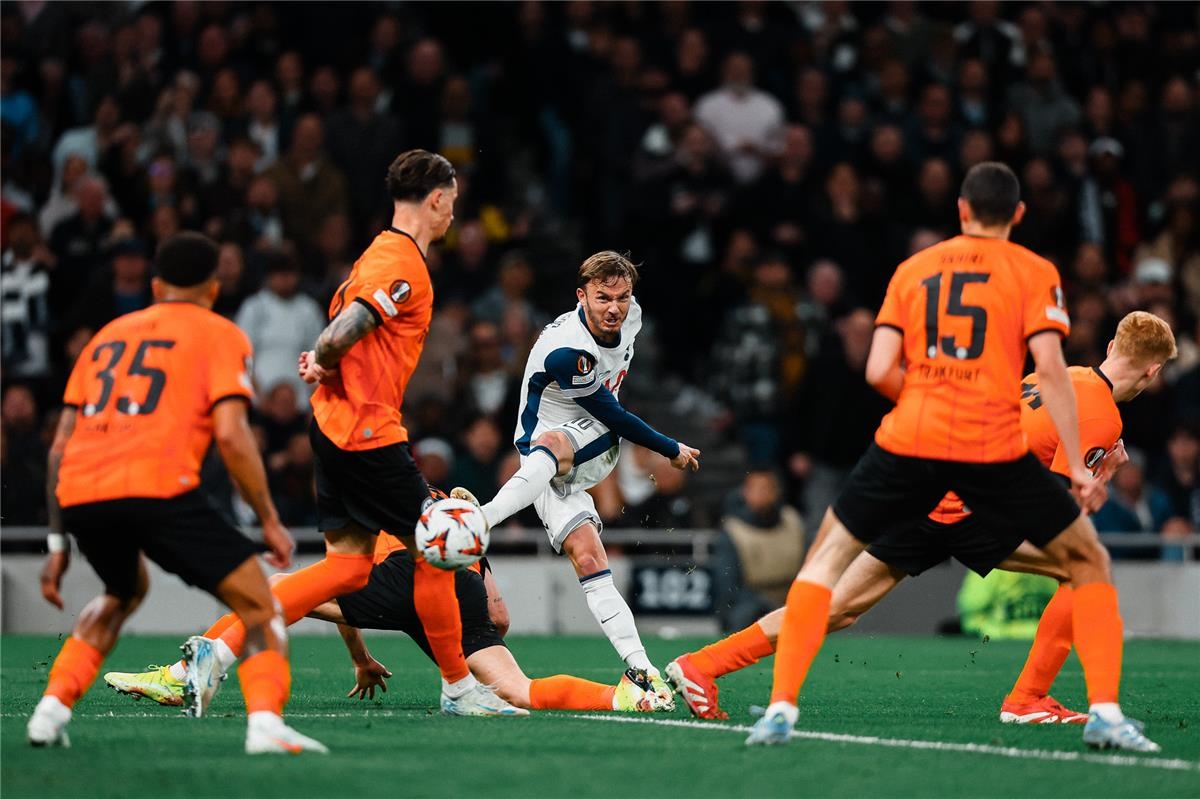 فرانكفورت يفرض التعادل على توتنهام في الدوري الأوروبي