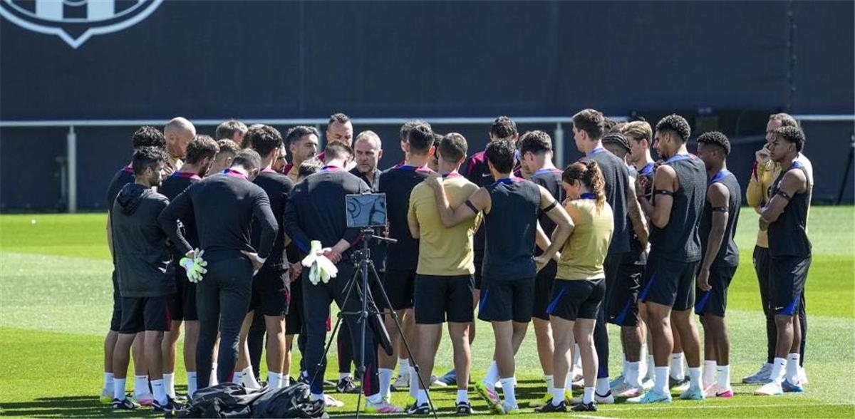تقارير: لاعب ثالث يتمرد على هانز فليك في برشلونة