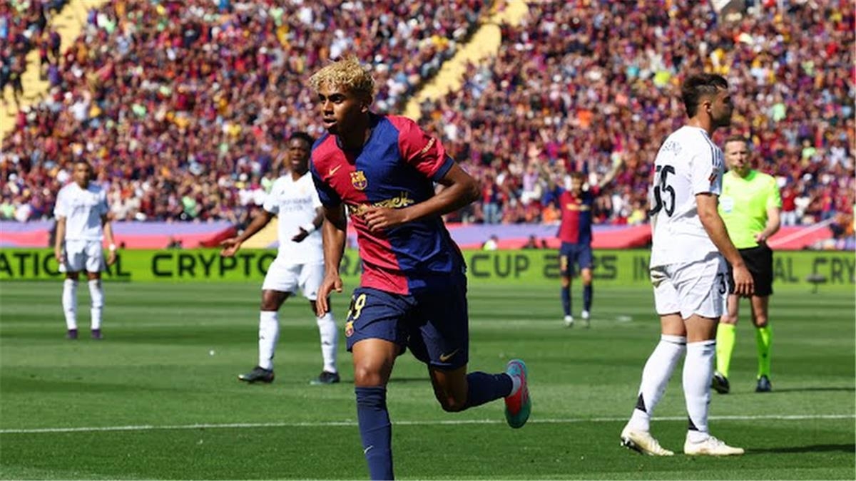بطريقة رائعة.. لامين يامال يسجل هدف برشلونة الثاني أمام ريال مدريد