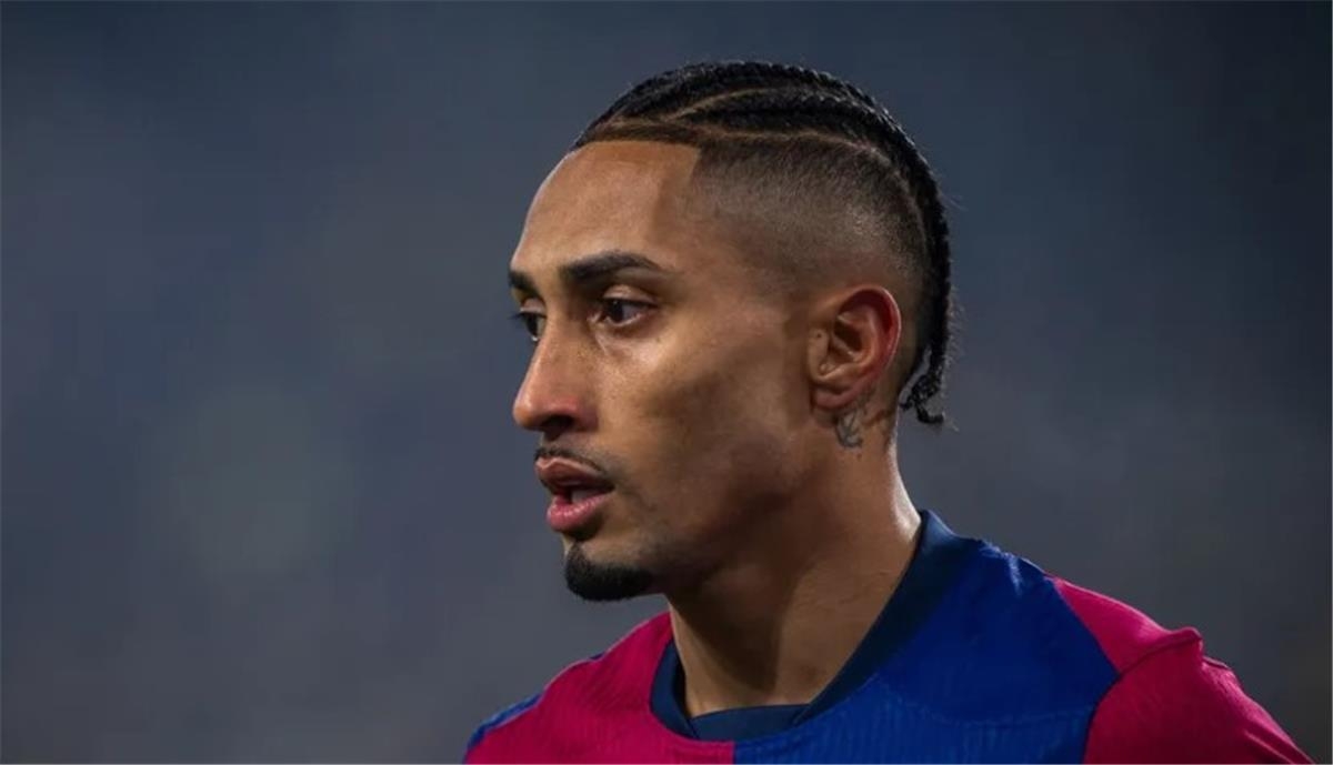 الكلاسيكو يشتعل.. رافينها يسجل هدف برشلونة الثالث أمام ريال مدريد