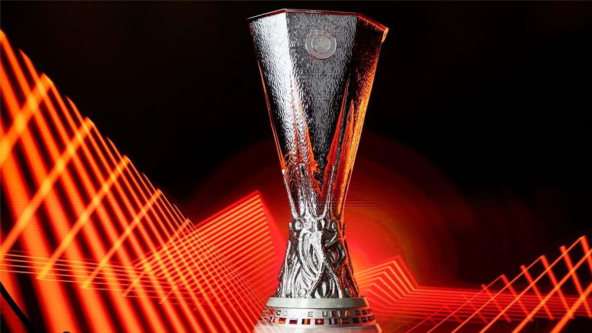 أدار مباراة الأهلي وبيراميدز.. يويفا يعلن حكم نهائي الدوري الأوروبي بين مانشستر يونايتد وتوتنهام