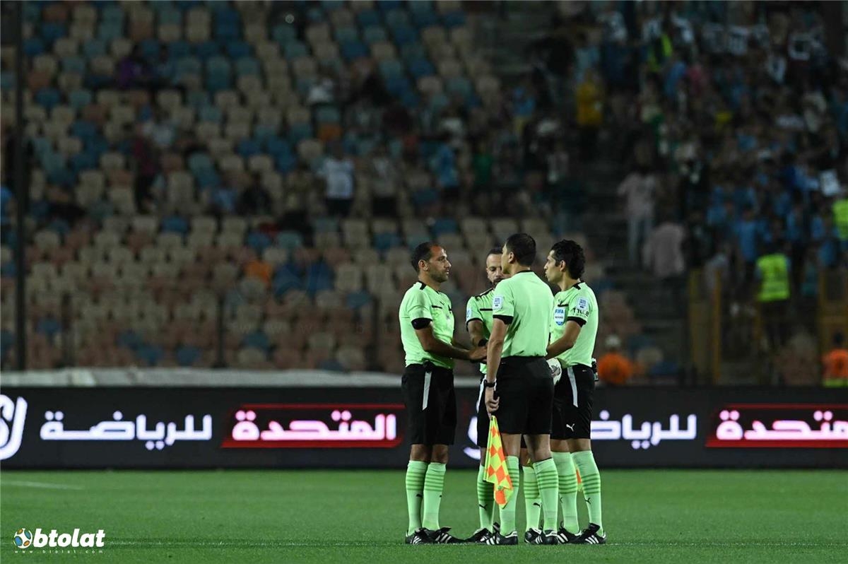 تفاصيل واقعة الجماهير مع حكم مباراة الزمالك وبيراميدز