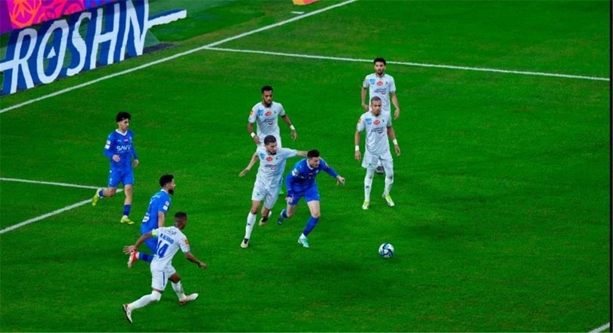 بريمونتادا مثيرة.. الهلال يهزم الفتح برباعية في الدوري السعودي