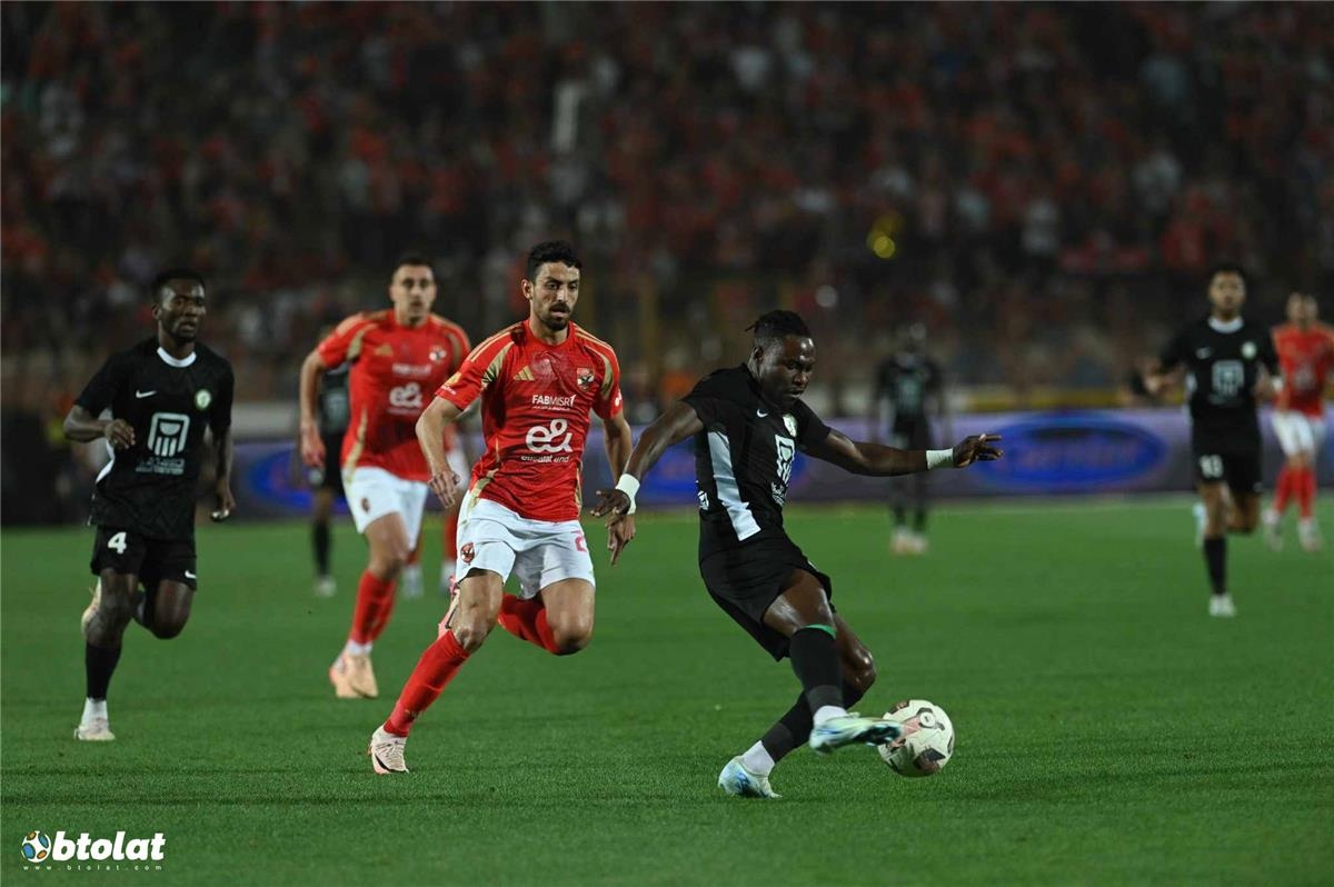 وسام أبو علي يُنقذ الأهلي بفوز قاتل على البنك الأهلي ويواصل الانفراد بصدارة الدوري