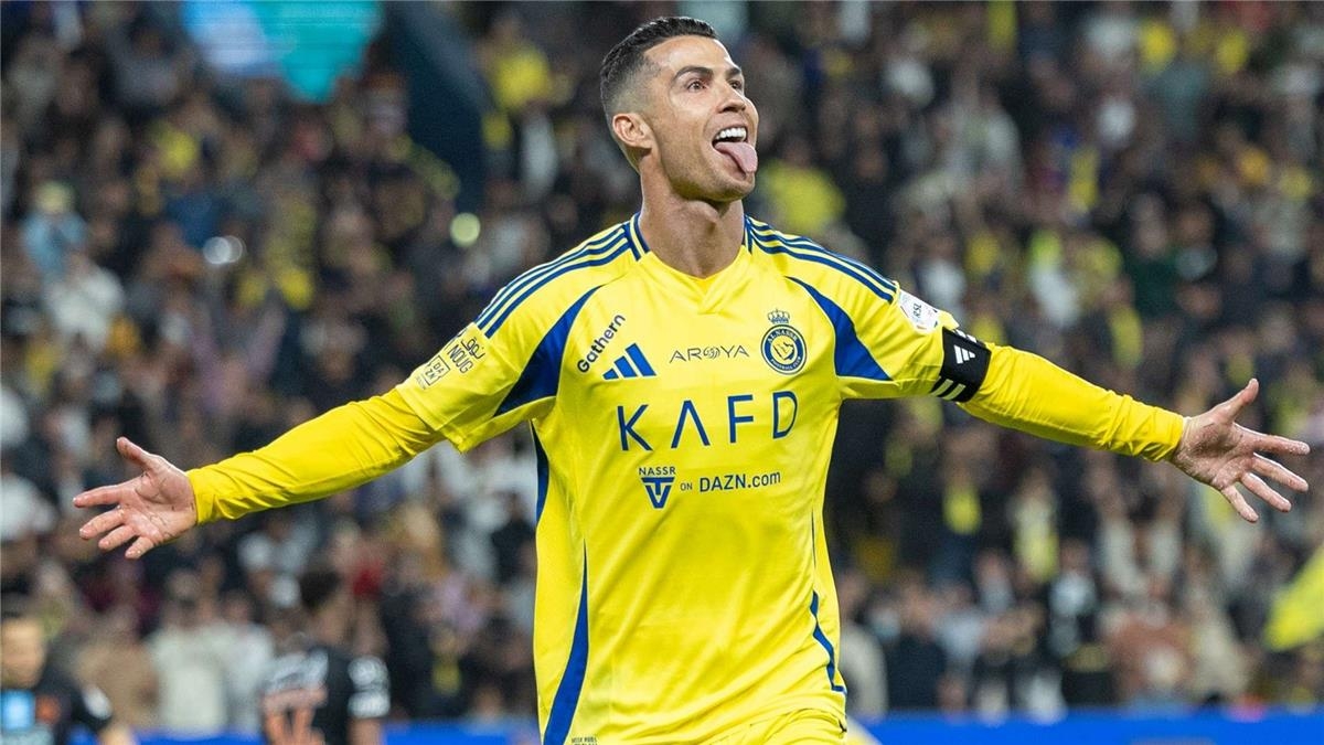 ماركا تفجر مفاجأة: نادٍ عربي إفريقي يسعى لضم رونالدو من النصر