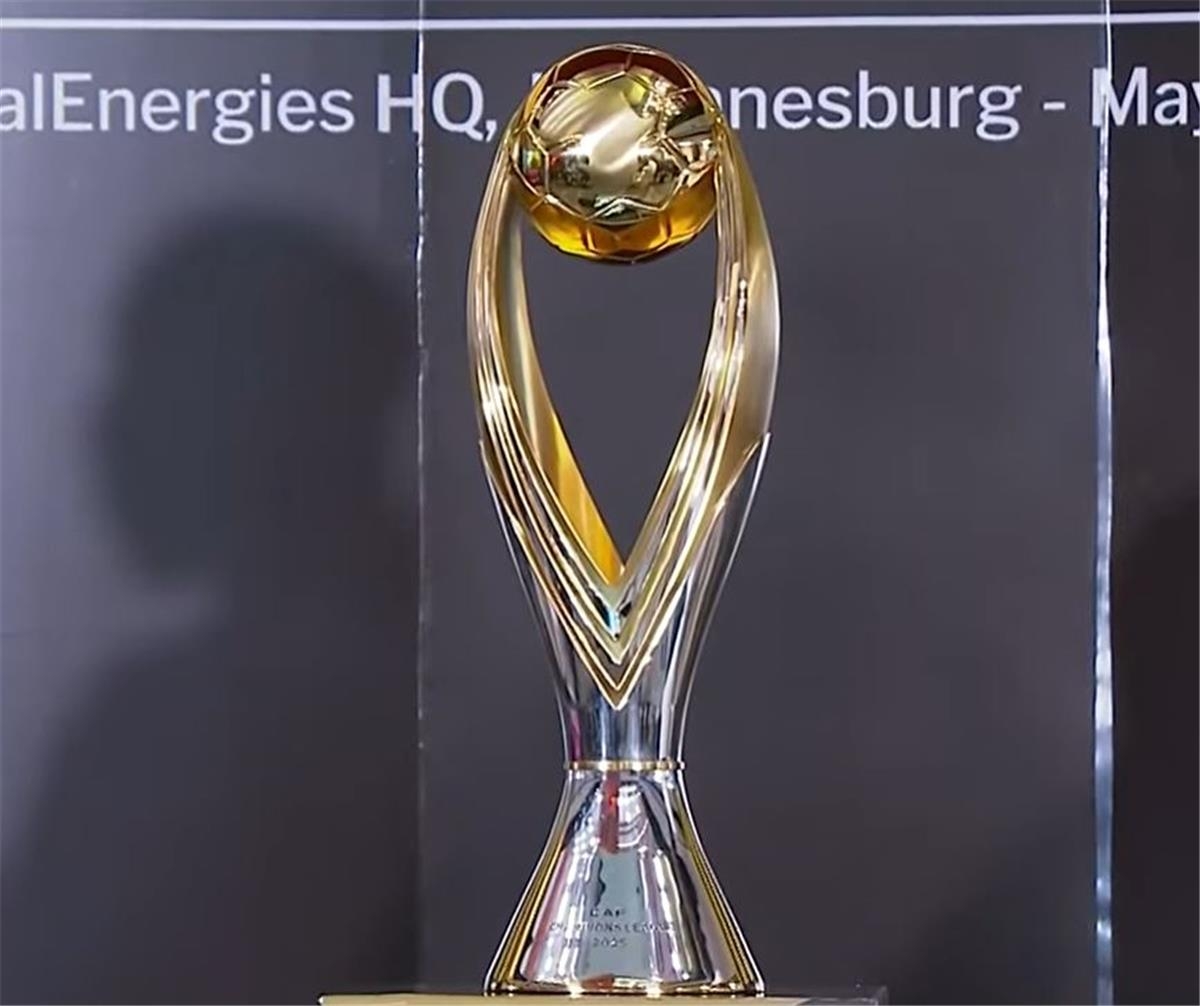 كاف يعلن عن التصميم الجديد لـ كأس دوري أبطال إفريقيا قبل مباراة بيراميدز وصن داونز