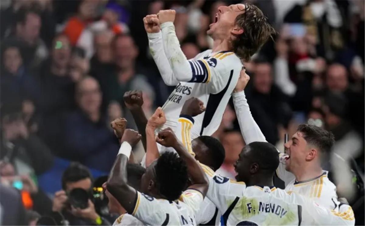 فينيسيوس وبيلينجهام وجولر.. لاعبو ريال مدريد يودعون لوكا مودريتش: أسطورة حية
