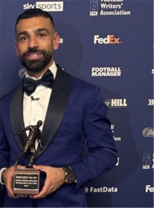 محمد صلاح يتوج بجائزة أفضل لاعب في الدوري الإنجليزي للمرة الثالثة في تاريخه