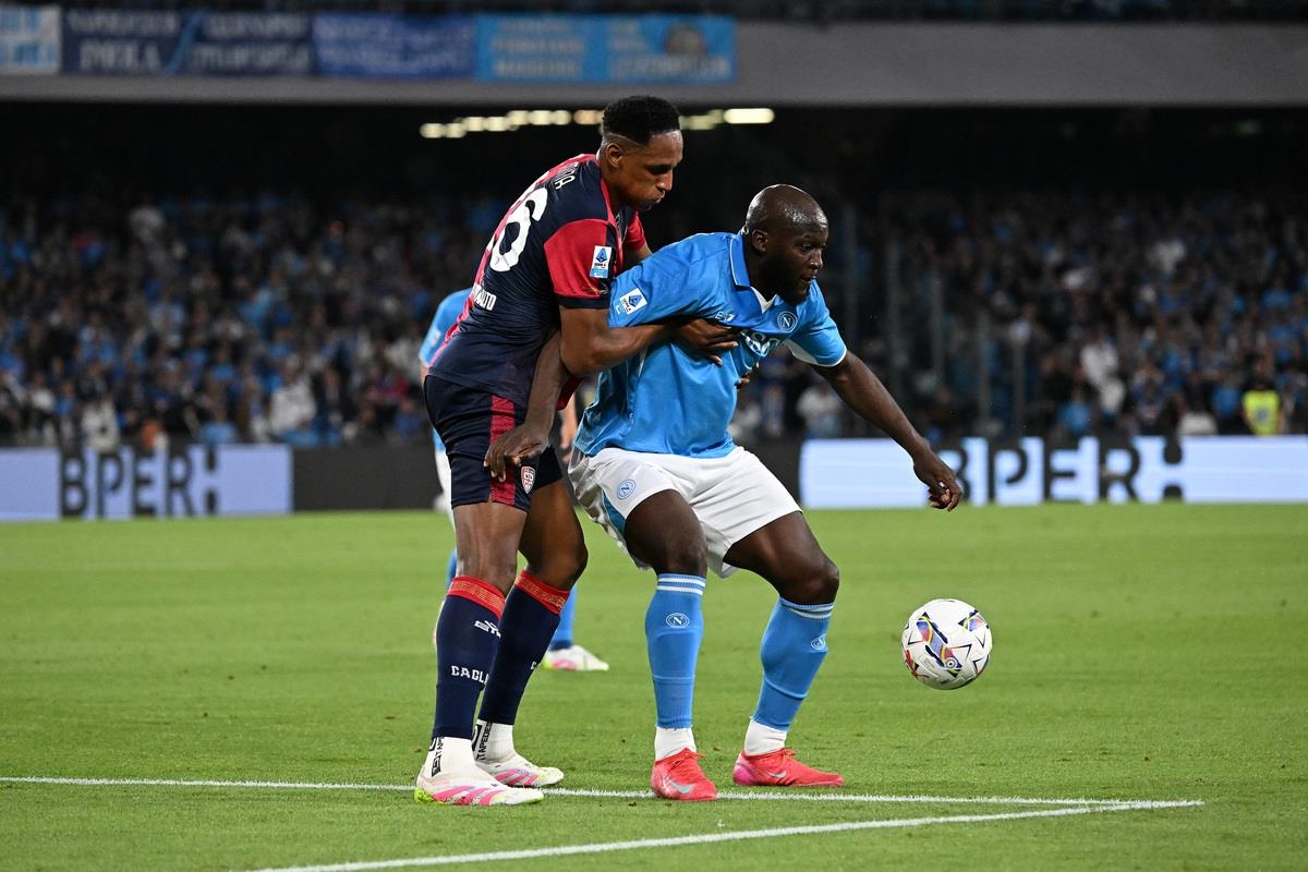 ثنائية إنتر ميلان لا تكفي.. نابولي يفوز على كالياري ويحسم لقب الدوري الإيطالي