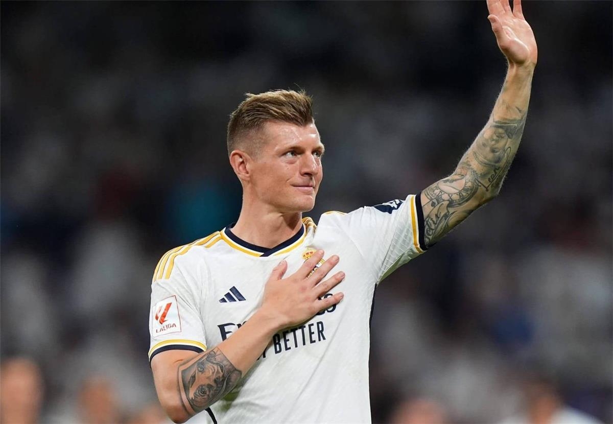 كروس يوضح سبب تفضيله ريال مدريد على مانشستر يونايتد: أكبر خيبة أمل