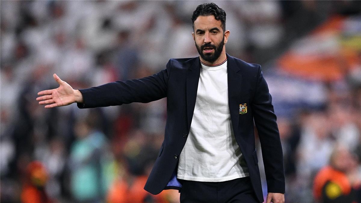 فرمان فوري.. أموريم يطالب لاعب مانشستر يونايتد بالبحث عن نادِ آخر