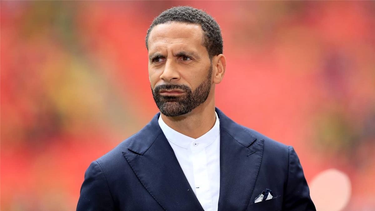 ريو فيرديناند يختار أفضل 7 لاعبين في الدوري الإنجليزي.. موقف محمد صلاح وعمر مرموش