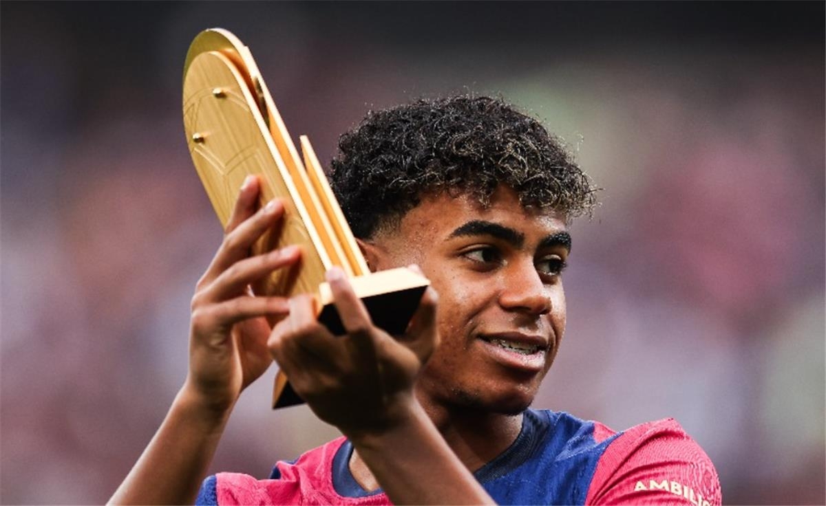 برشلونة يعلن تجديد عقد لامين يامال