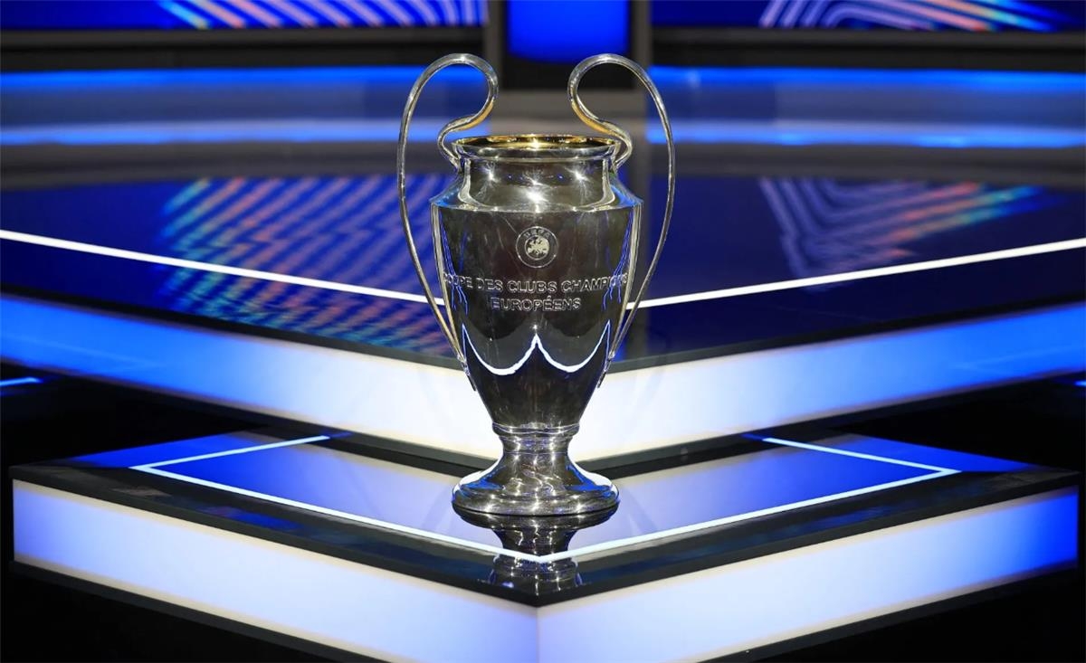 أندية إنجلترا تُعقد مشوار ريال مدريد وبرشلونة في دوري أبطال أوروبا 2025-2026