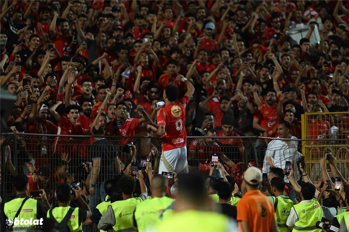 الأهلي يكتسح فاركو بسداسية ويتوج بطلًا لـ الدوري المصري.. وسوبر هاتريك لوسام