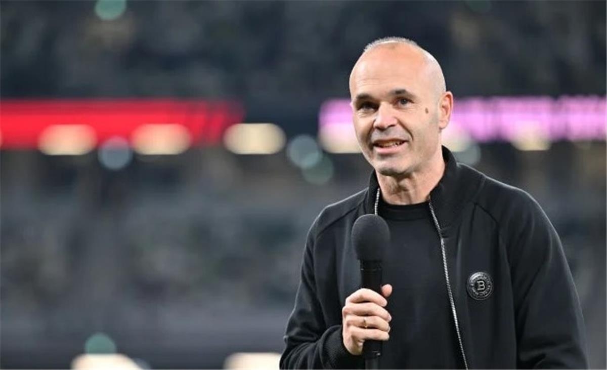 موهبة فريدة.. إنييستا يكشف عن أمنيته بعد تمديد عقد لامين يامال مع برشلونة