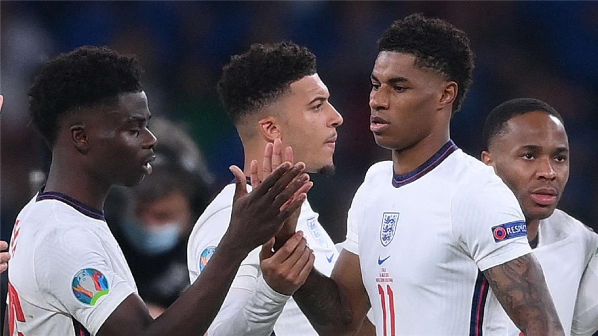 موندو: تحرك غير متوقع.. لاعب منتخب إنجلترا يعرض خدماته على برشلونة
