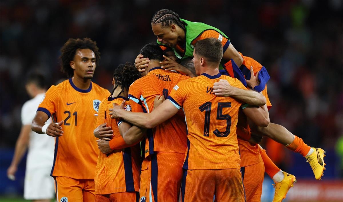 تشكيل هولندا أمام مالطا في تصفيات كأس العالم.. فان دايك يقود الدفاع