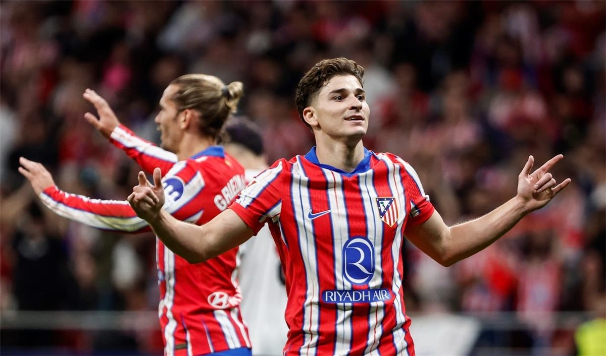 رئيس أتلتيكو مدريد يُحبط مخطط ليفربول للتعاقد مع ألفاريز