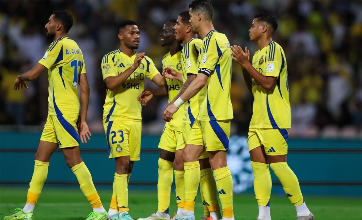 مدرب النصر يحسم مستقبل أفضل مدافعي الدوري السعودي