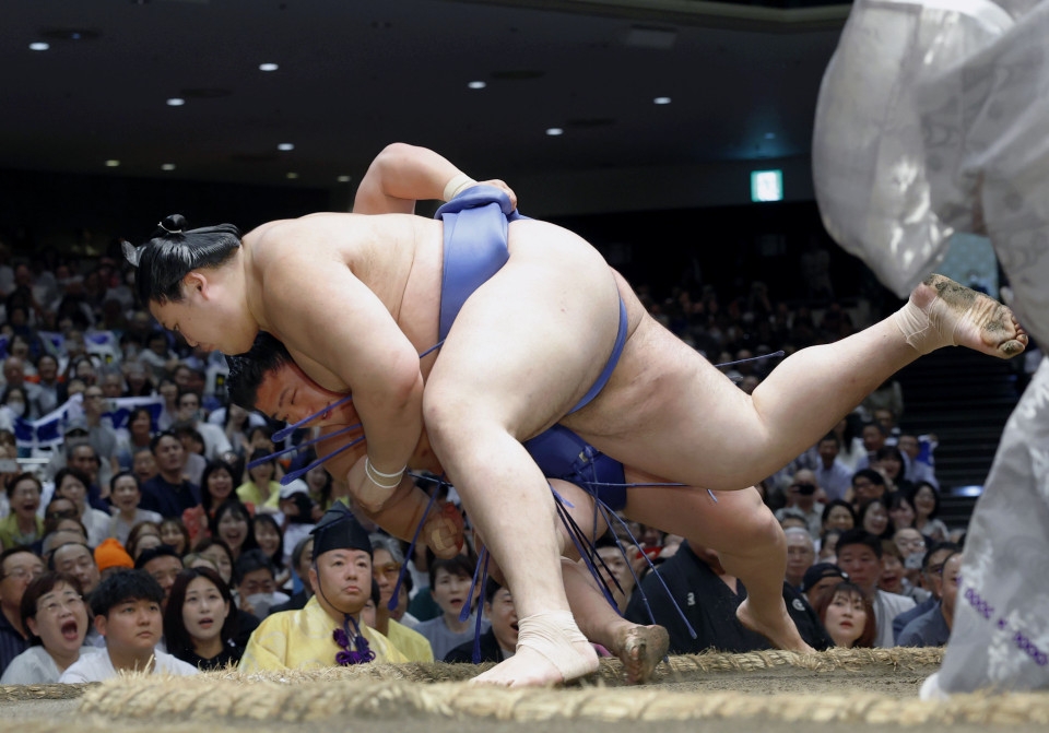 Sumo: Ozeki Onosato marches on with 11th win, Hoshoryu 2 wins back