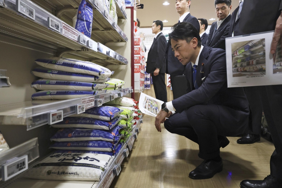 Japan starts revised rice stocks sales to cut prices by early June