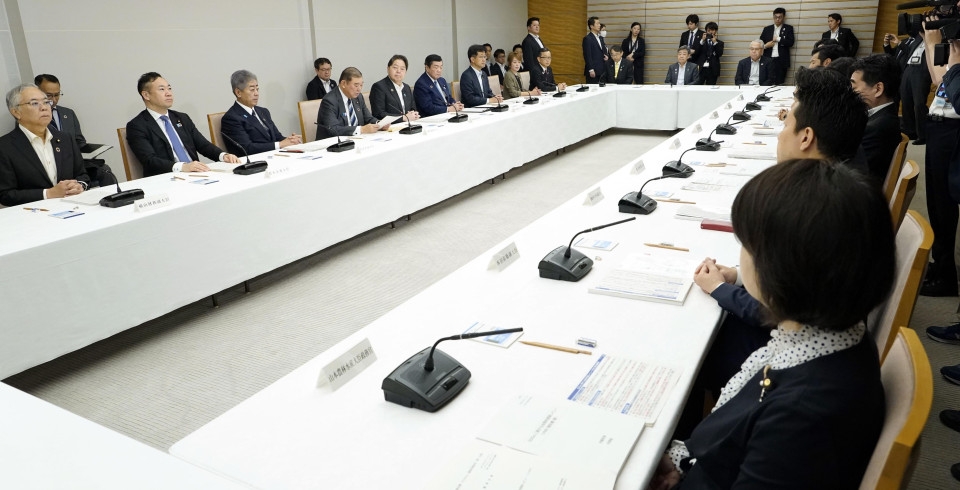 Japan lags in closing gender gap: government report