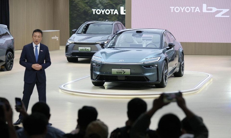 Japan carmakers aim to bounce back with new EVs at Shanghai show