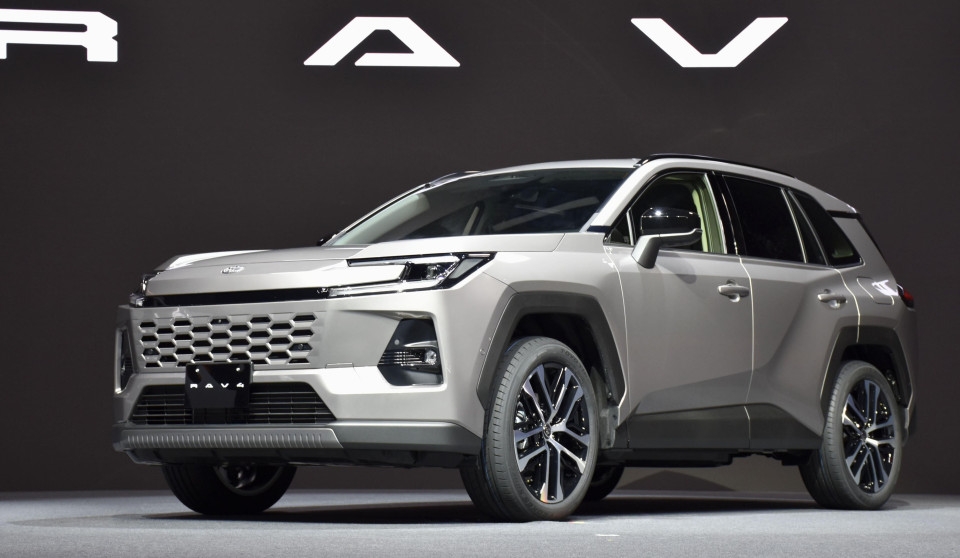Toyota unveils latest RAV4, 1st to incorporate new software system