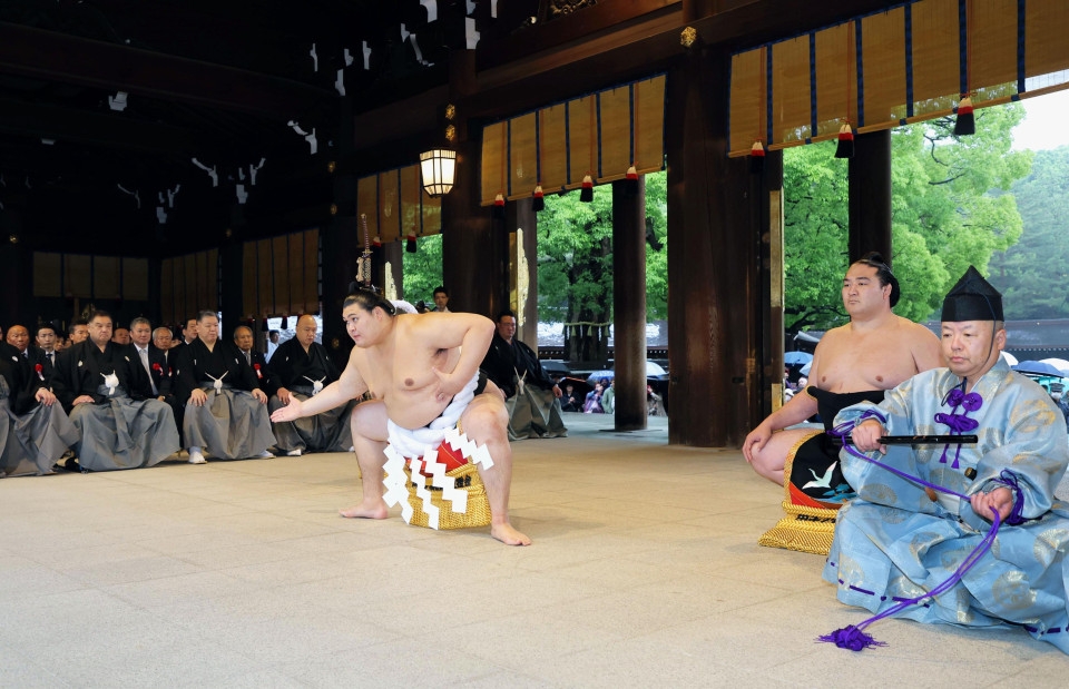 Sumo: Onosato performs ring entry ceremony at Meiji Jingu shrine