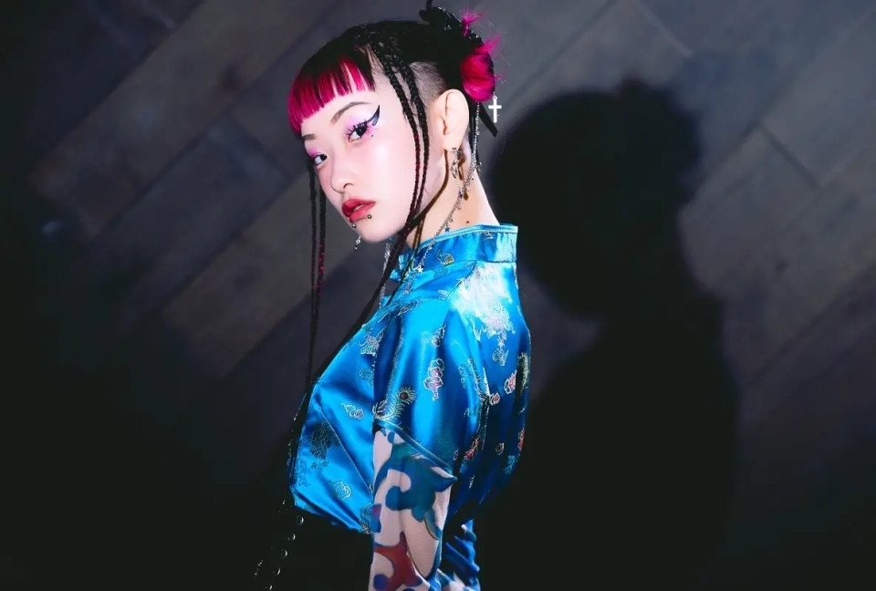 Interview with Wednesday Campanella's Utaha and Hidefumi Kenmochi: Discussing "Summertime Ghost," Theme Song for TV Anime "Kowloon Generic Romance"