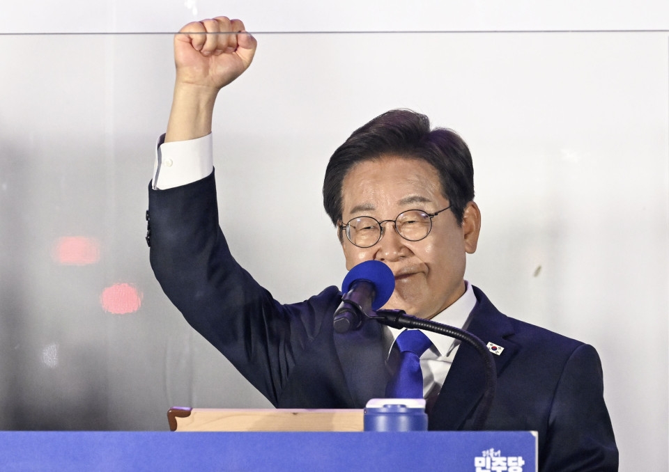 FOCUS: South Korea's Lee to seek stable ties with Japan amid uncertainties