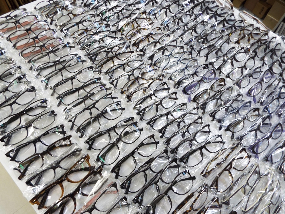 Japan firm supporting refugees to donate glasses to war-torn Ukraine