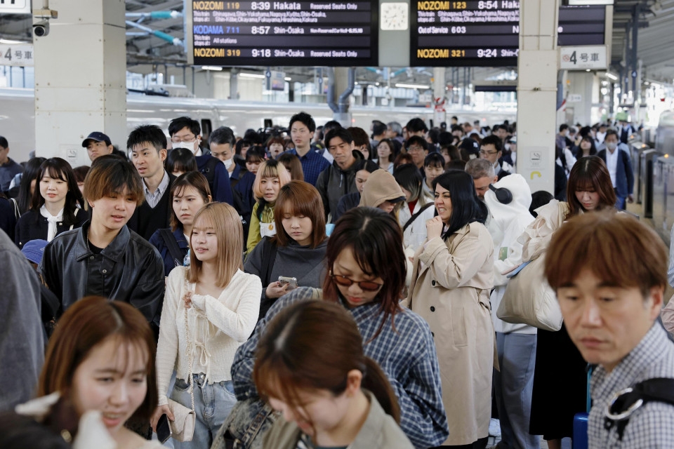 Holiday traffic rush hits Japan on 1st day of Golden Week 4-day break