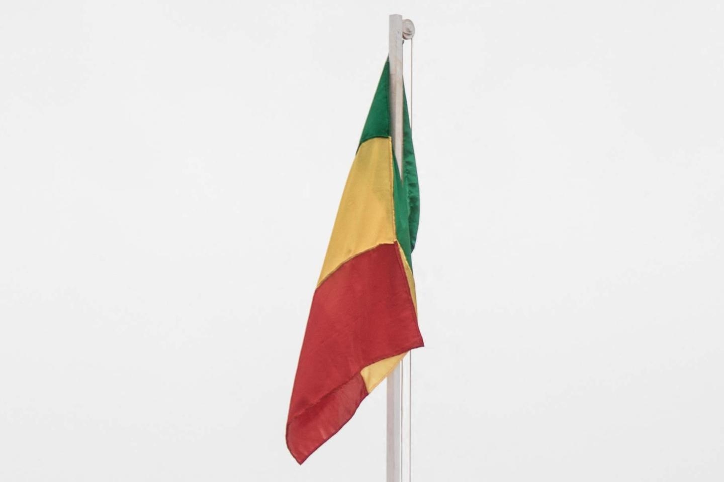Dozens dead in twin attacks on Mali army bases, Timbuktu airport targeted