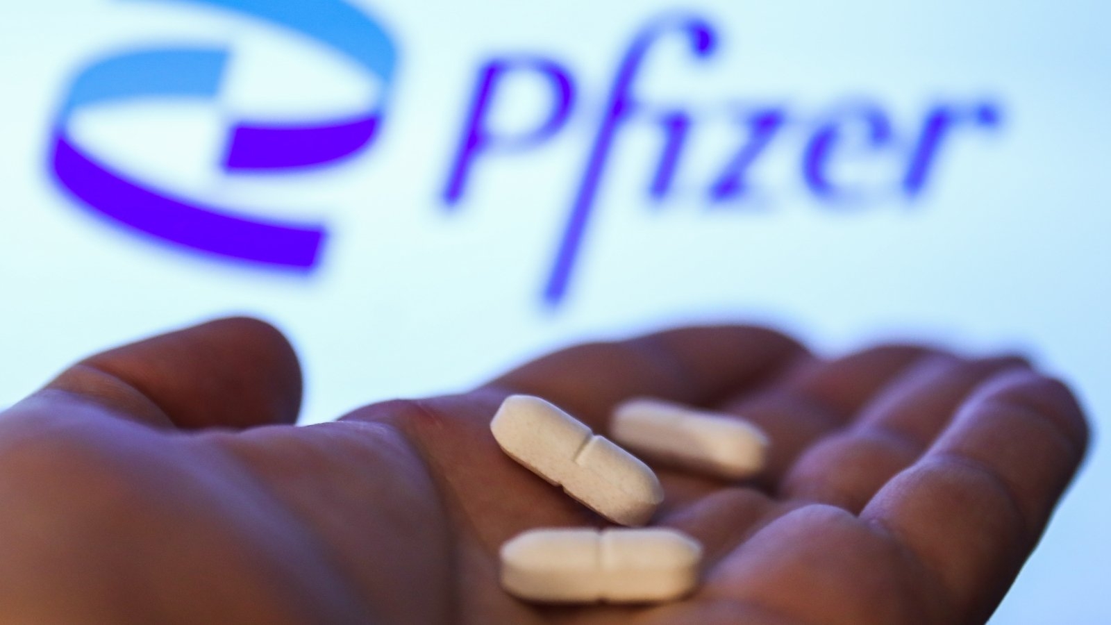 Pfizer misses revenue expectations, sees $1.7 billion more in cost savings
