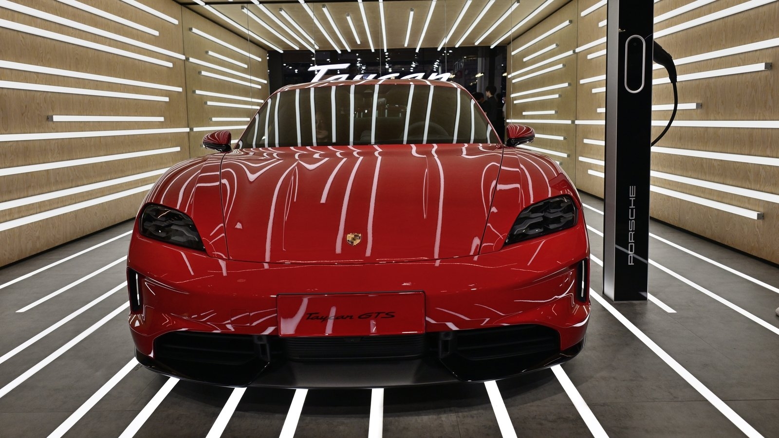 Porsche cuts full-year outlook, warns of further uncertainty on US tariffs