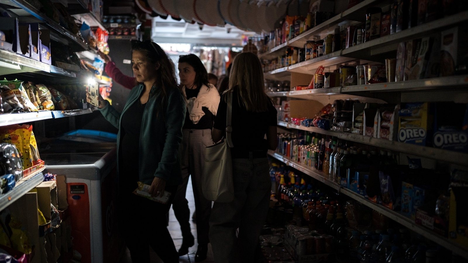Did 'induced atmospheric vibration' cause blackouts? An electrical engineer explains the phenomenon