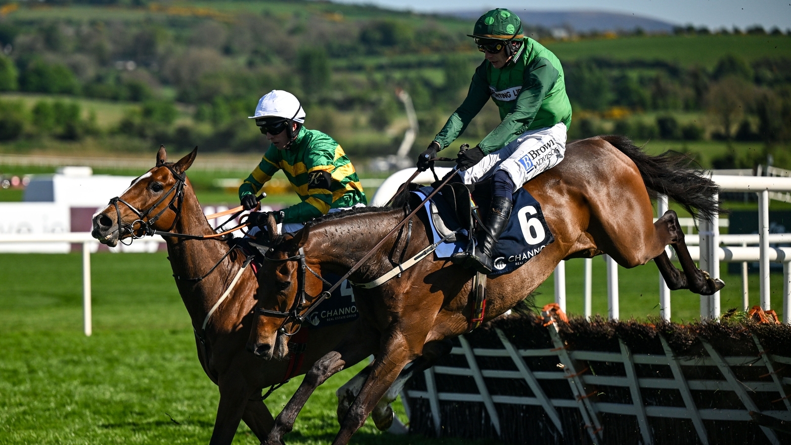 Jasmin De Vaux edges out Honesty Policy at Punchestown