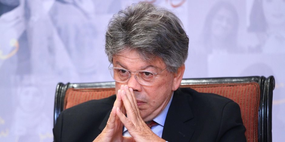 طارق نور معلقاً علي أحد المتابعين السعوديين: امتناننا للمملكة أمر راسخ ولا وقت لدينا للمهاترات