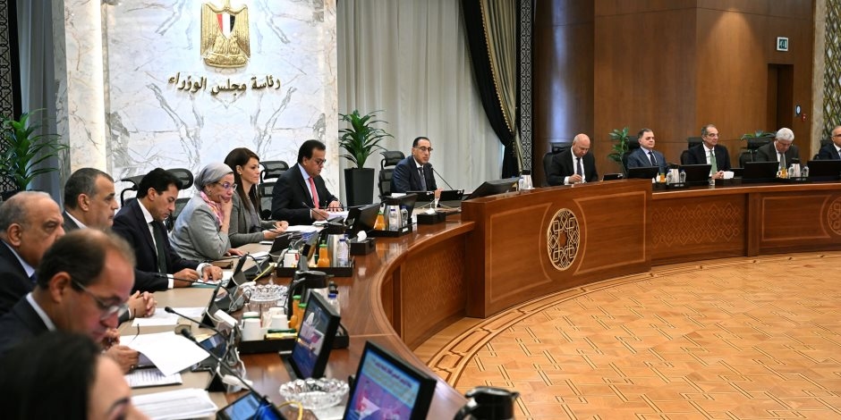 رئيس الوزراء يوجه بتحفيز المواطنين على استخدام الطاقة الشمسية للاستهلاك المنزلي