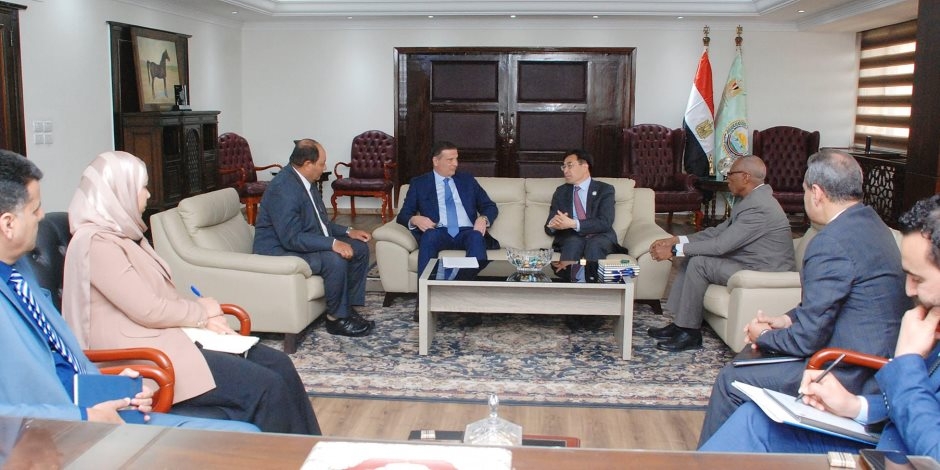 وزير الزراعة يتابع المشروعات الزراعية المشتركة مع وفد من الصندوق الدولي للتنمية الزراعية "الإيفاد"
