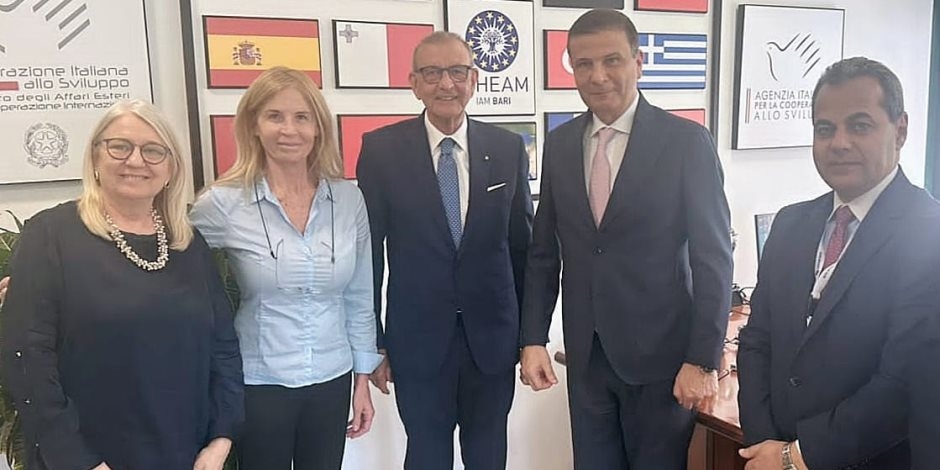 وزير الزراعة يبحث مع مدير معهد سيام بارى فى إيطاليا تعزيز التعاون