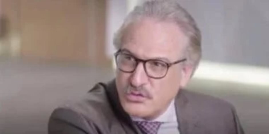 منذ قليل .. المخرج عمر زهران يغادر قسم الدقى بعد إنهاء إجراءات الإفراج عنه
