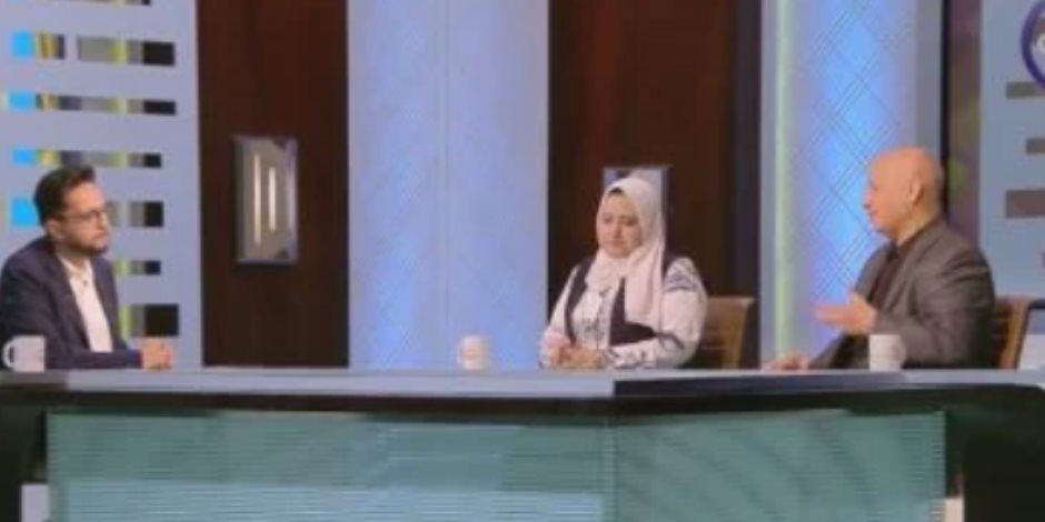 أطباء نفسيون يقدمون نصائح ذهبية لتخطى أمراض السوشيال ميديا في "مصر تستطيع"