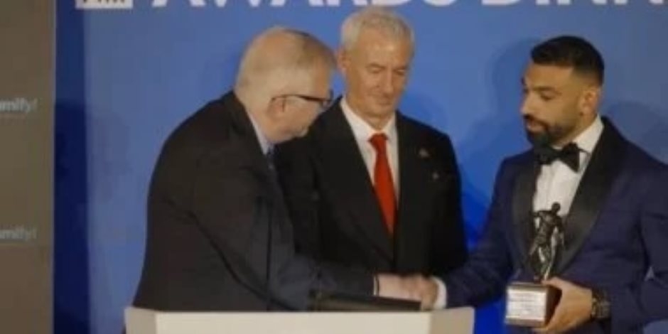 رئيس رابطة الكتاب : محمد صلاح يواصل كتابة التاريخ ونادرا ما نجد فائزا بهذه الشعبية