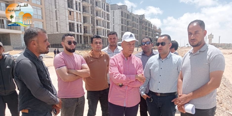 مسئولو "الإسكان" يتابعون المشروعات الجاري تنفيذها بالقرى السياحية