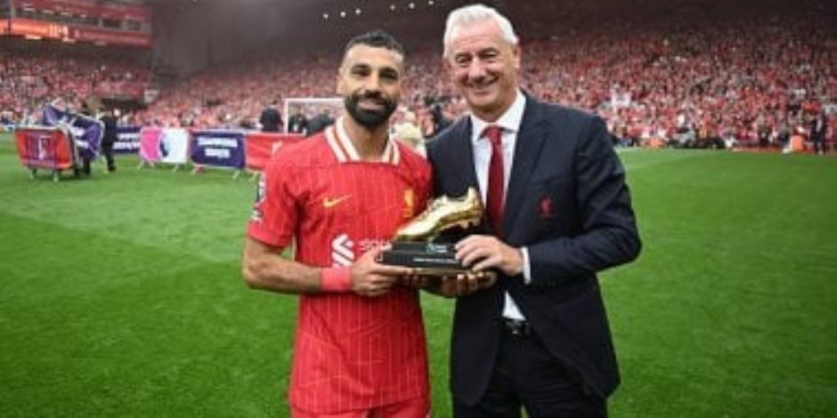 محمد صلاح يتسلم جائزة الحذاء الذهبى للبريميرليج وأفضل صانع أهداف
